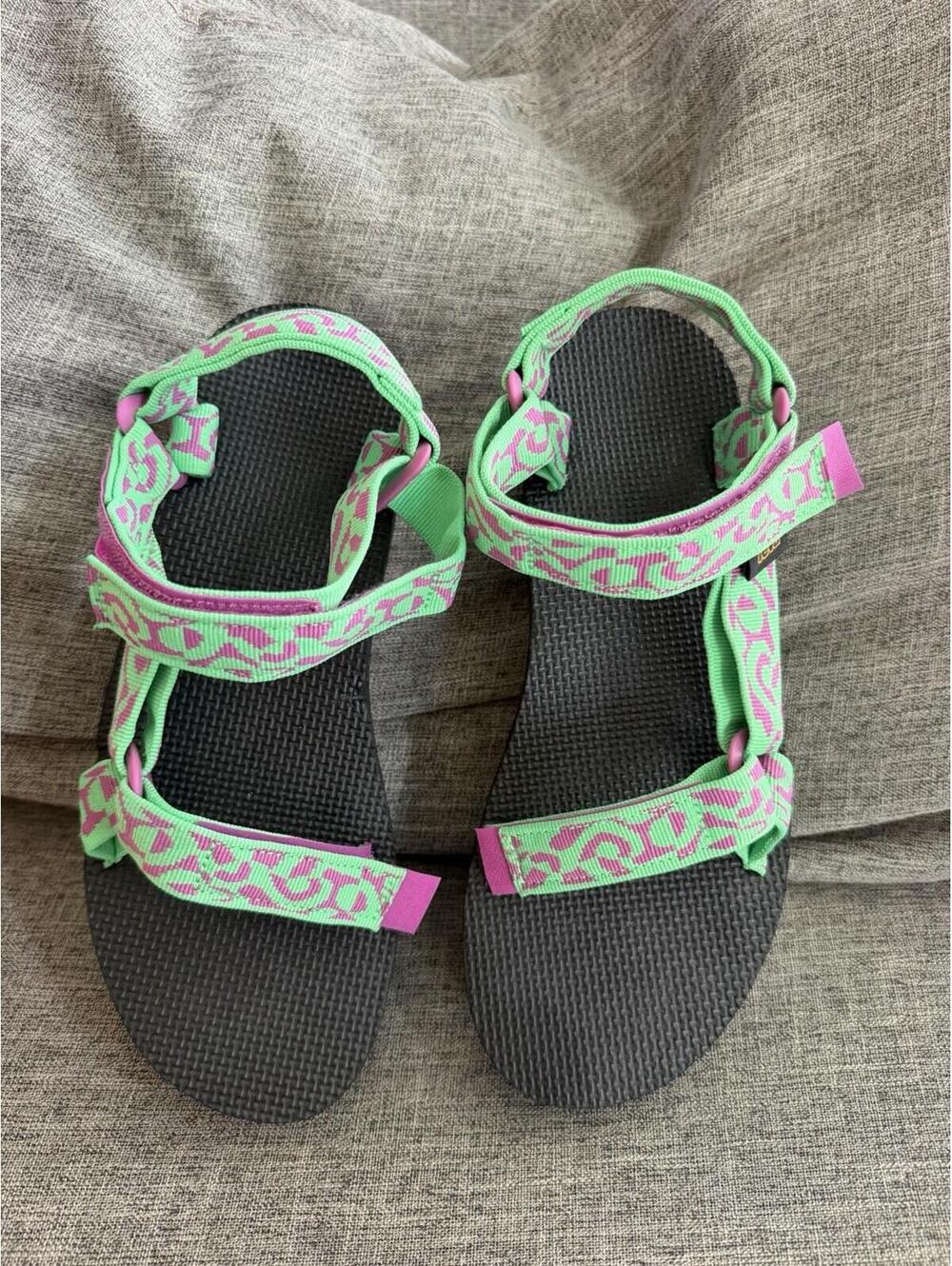 Teva Flatform Universal Sandal Womens Size 8 Green Pink Leopard Print Platform